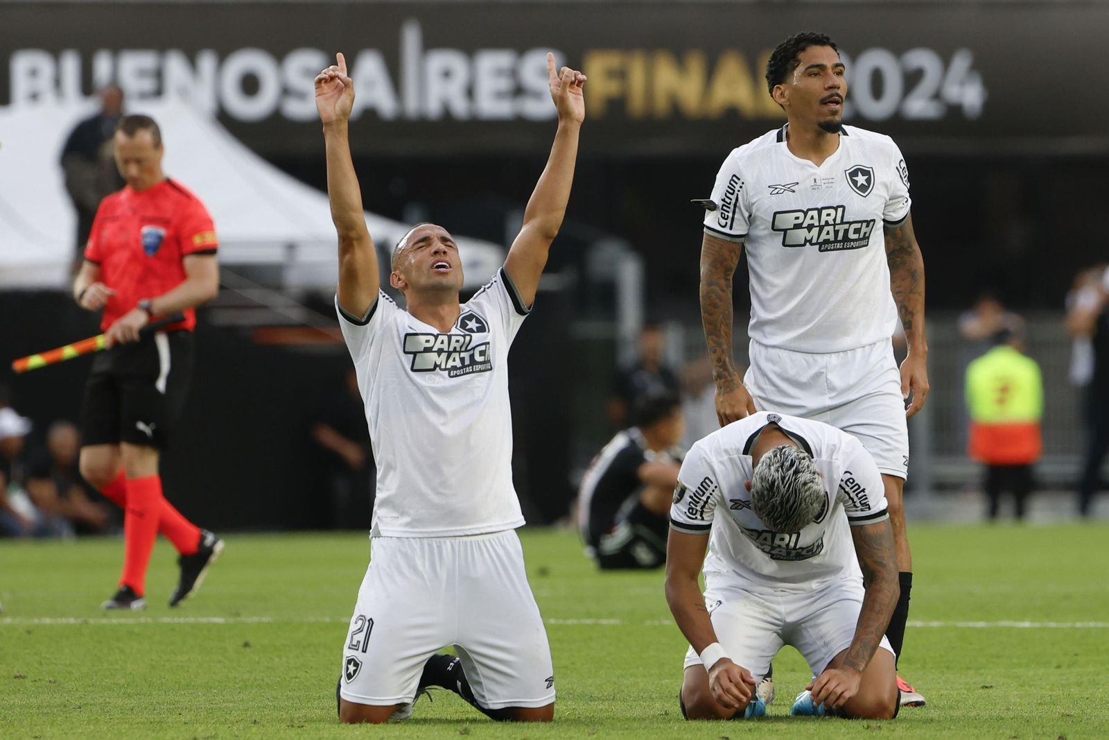 Las fotos de una final de la Libertadores histórica; Botafogo, campeón con 10, ante Atlético Mineiro