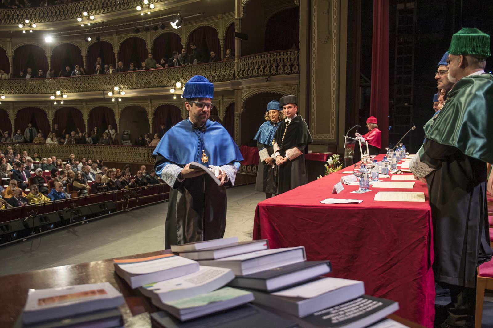 Imágenes del acto de investidura de nuevos doctores de la UCA y entrega de Premios Extraordinarios de Doctorado