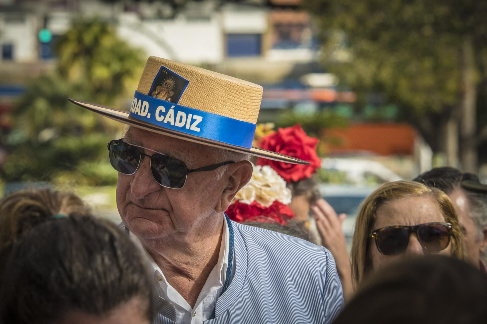 Recorrido por la ciudad de la Hermandad del Rocío de Cádiz antes de partir hacia Bajo de Guía.