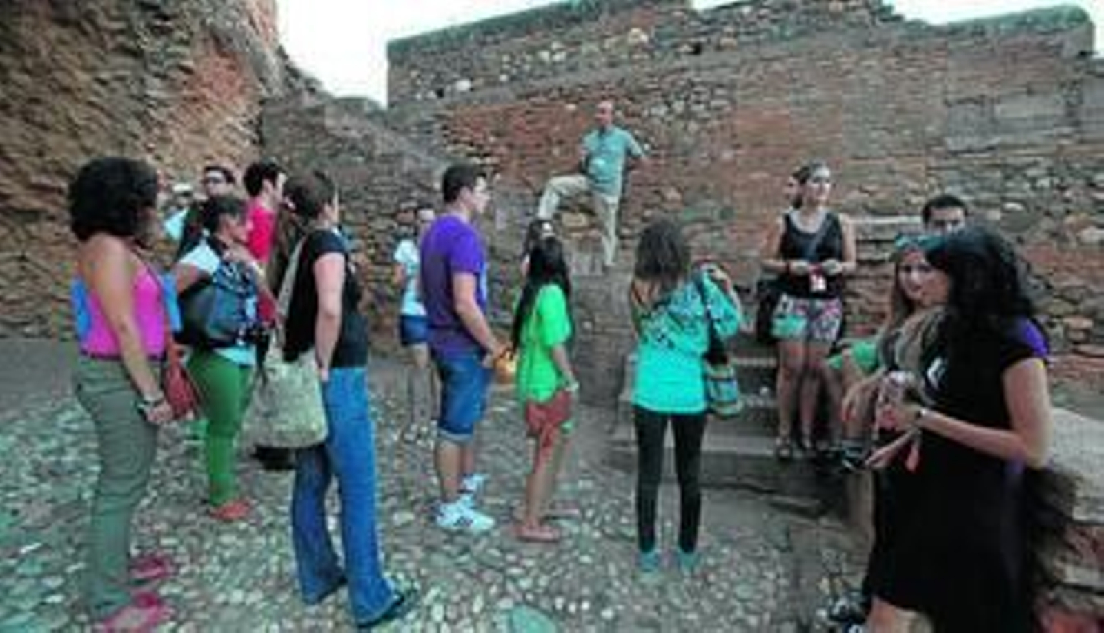 Las visitas guiadas por expertos descubren interesantes aspectos de la Alhambra y del Generalife