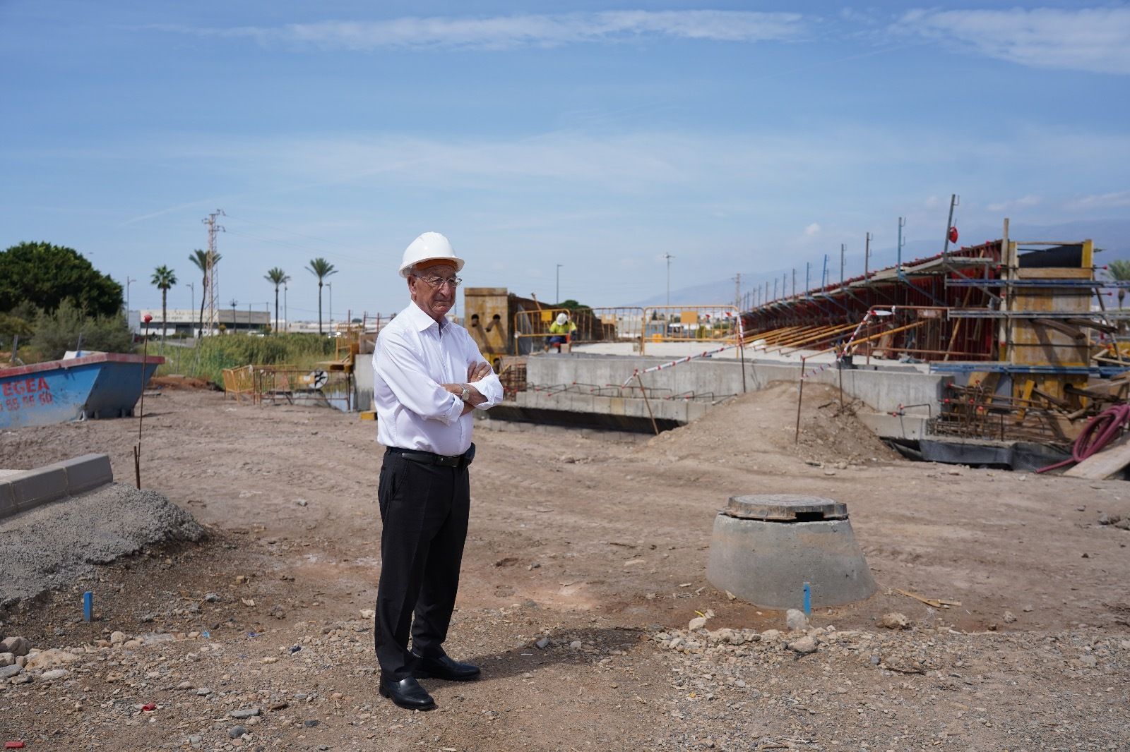 El alcalde de Roquetas de Mar visita las obras de conexión de la carretera de Alicún con la Avenida Reino de España