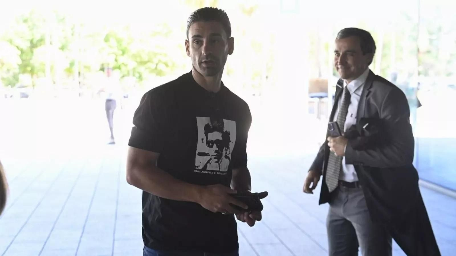 Kike Márquez, a su llegada a la Ciudad de la Justicia de Córdoba.