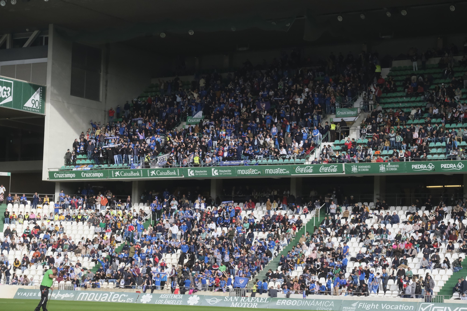 Las imágenes del ambiente en las gradas de El Arcángel en el Córdoba CF - Linares