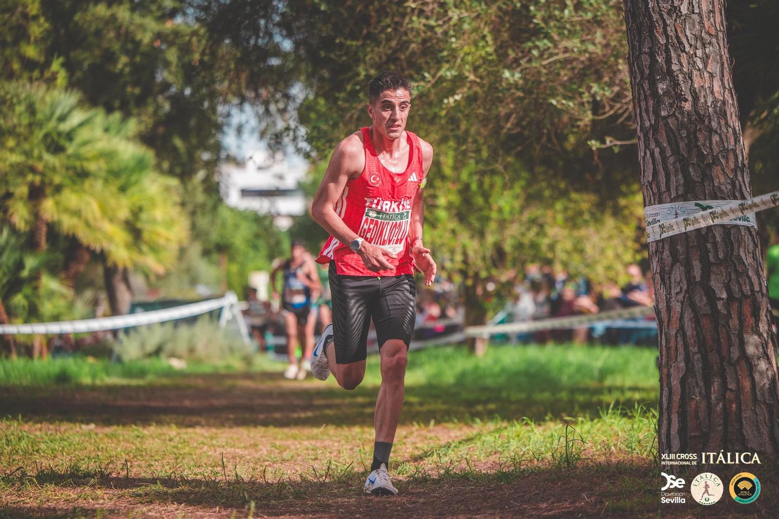 Búscate en las fotos del Cross de Itálica 2025 | 12