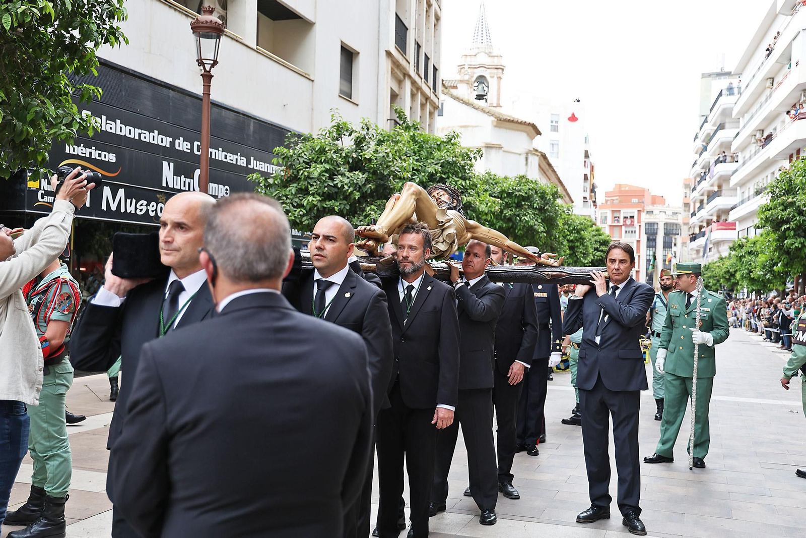 Las mejores imágenes del Sábado de Pasión en Huelva: La Legión con el Cristo de la Vera+Cruz