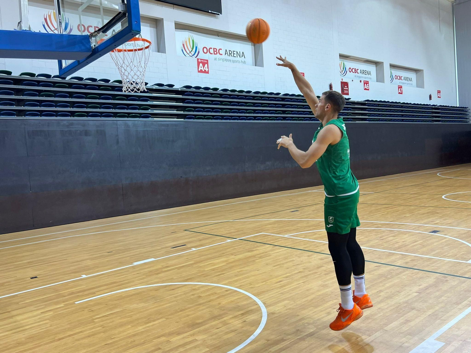 El primer entrenamiento en pista del Unicaja en Singapur