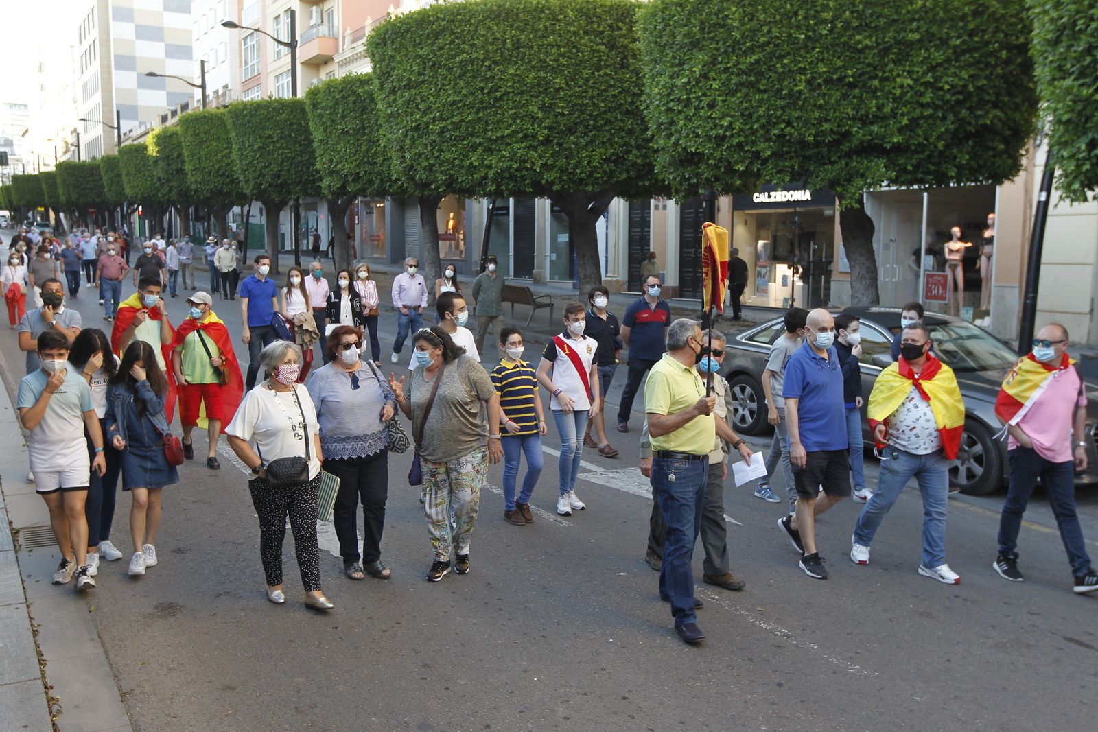 La manifestación taurina bajando por el Paseo hacia la Plaza Circular.