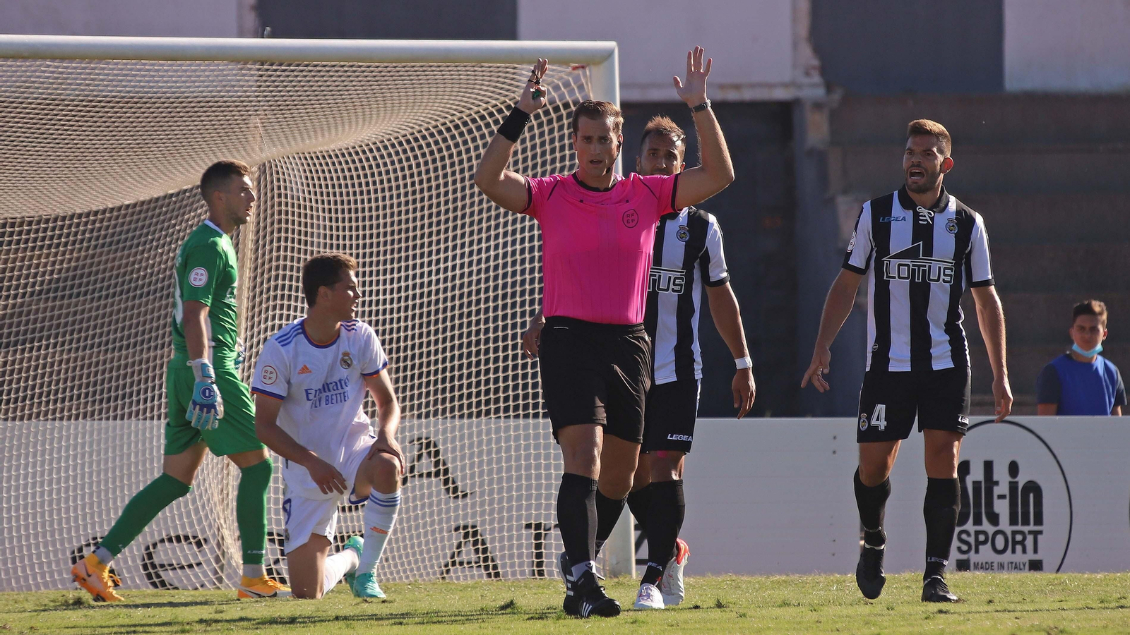 Las mejores fotos del Balona - Real Madrid Castilla en La Línea