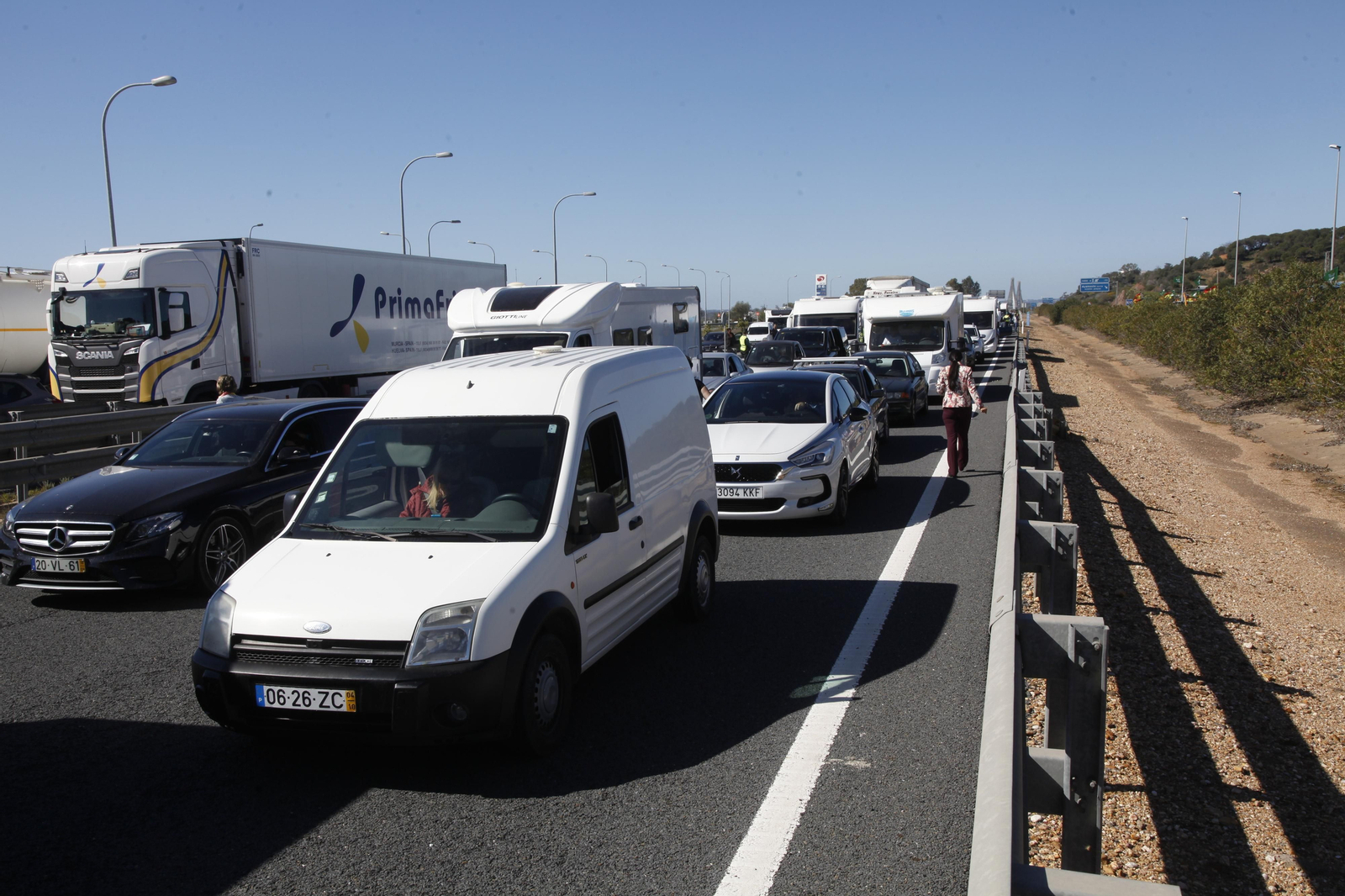 Imágenes de la manifestación de agricultores en el Puente Internacional del Guadiana