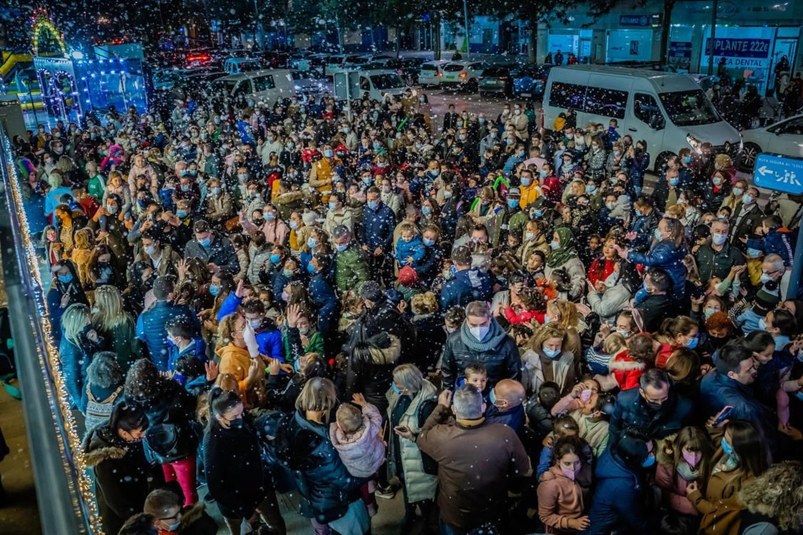 Cientos de personas en un acto navideño en Roquetas de Mar este fin de semana.
