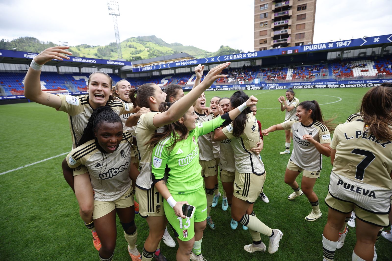 Así fue la celebración del Granada CF femenino tras su permanencia