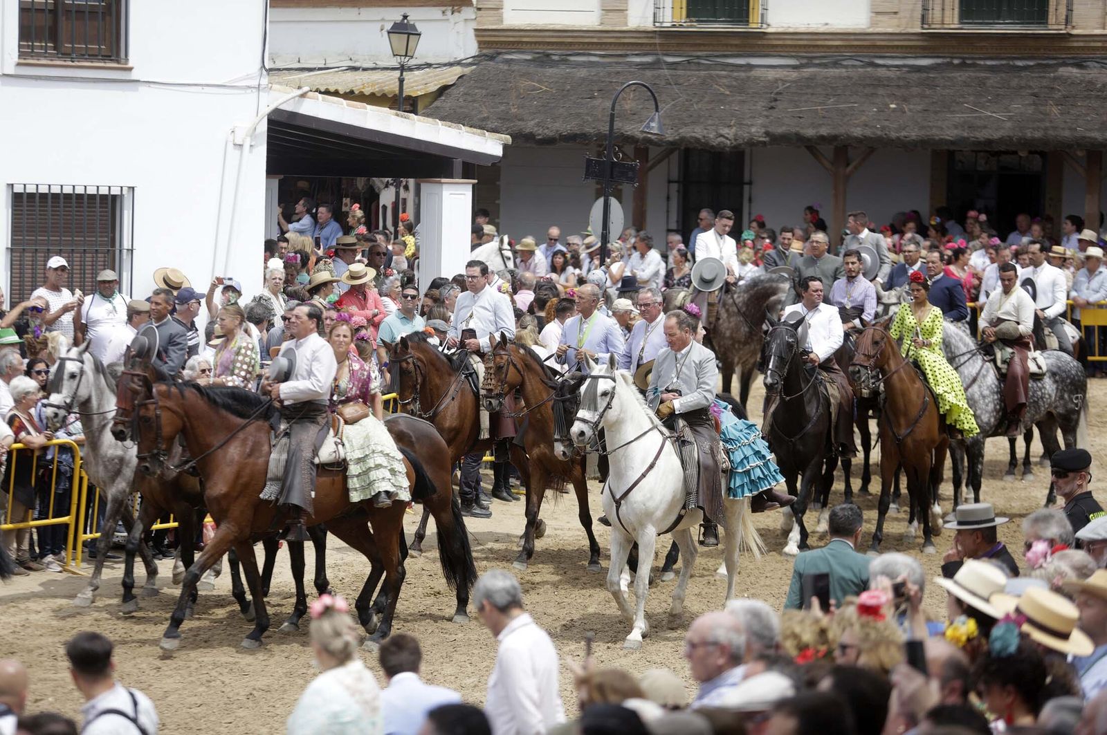 El Rocío 2023: Imágenes de ambiente y presentaciones de las Hermandades