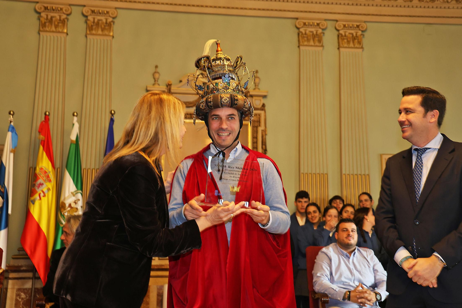 Sus Majestades Los Reyes Magos son coronados en el Ayuntamiento de Huelva