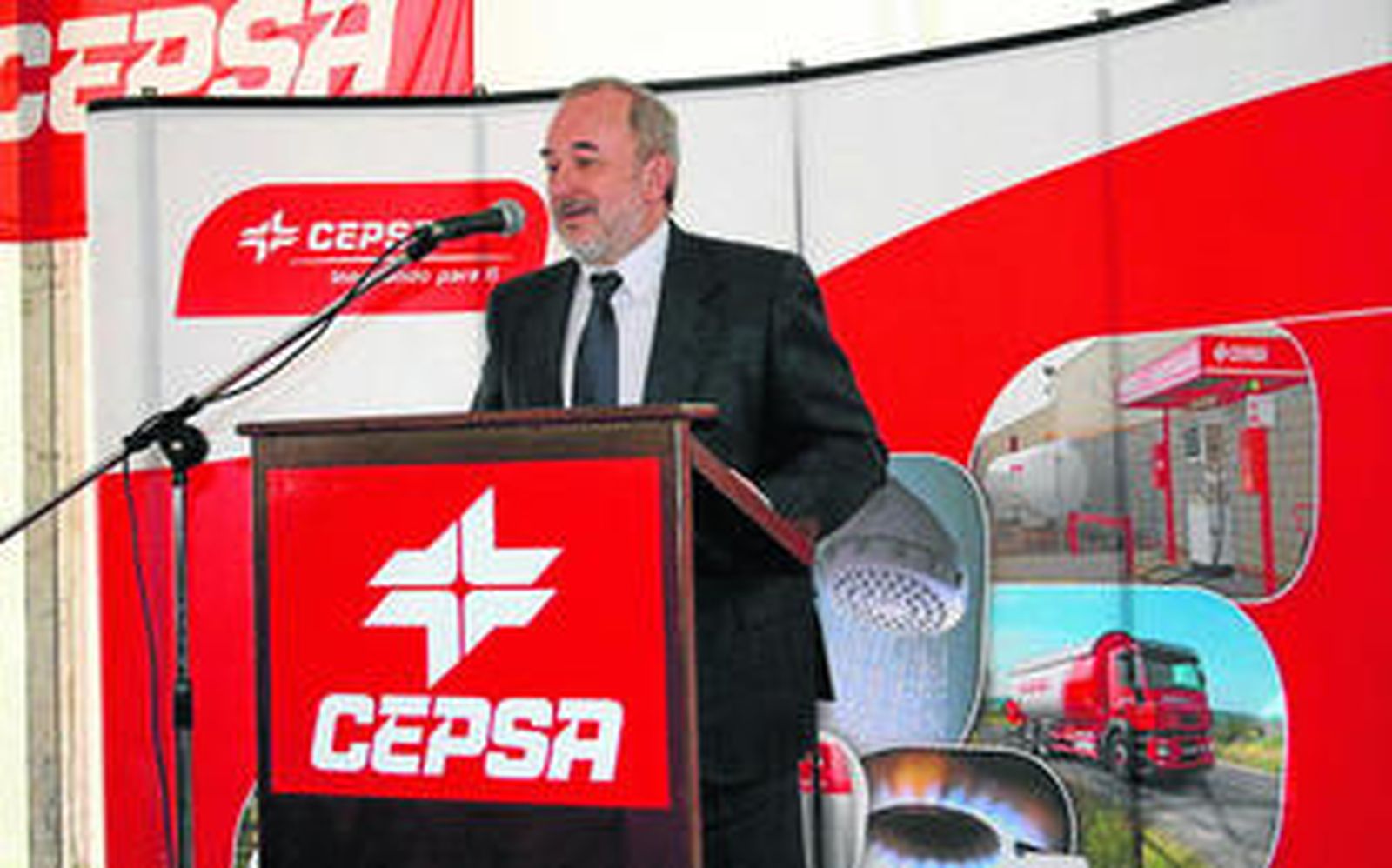 Pedro Zubillaga, director general de Cepsa Gas Licuado, en un momento de su presentación a las autoridades, empresarios y prensa que acudieron a la cita de la apertura de esta primera sede en Ayamonte.