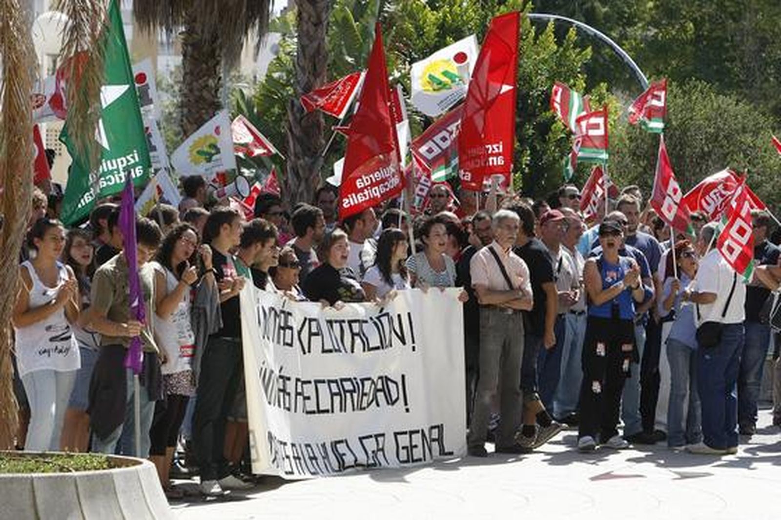 Los piquetes tomaron el centro de la capital desde primera hora de la mañana para impedir la apertura de comercios y empresas. /José Braza