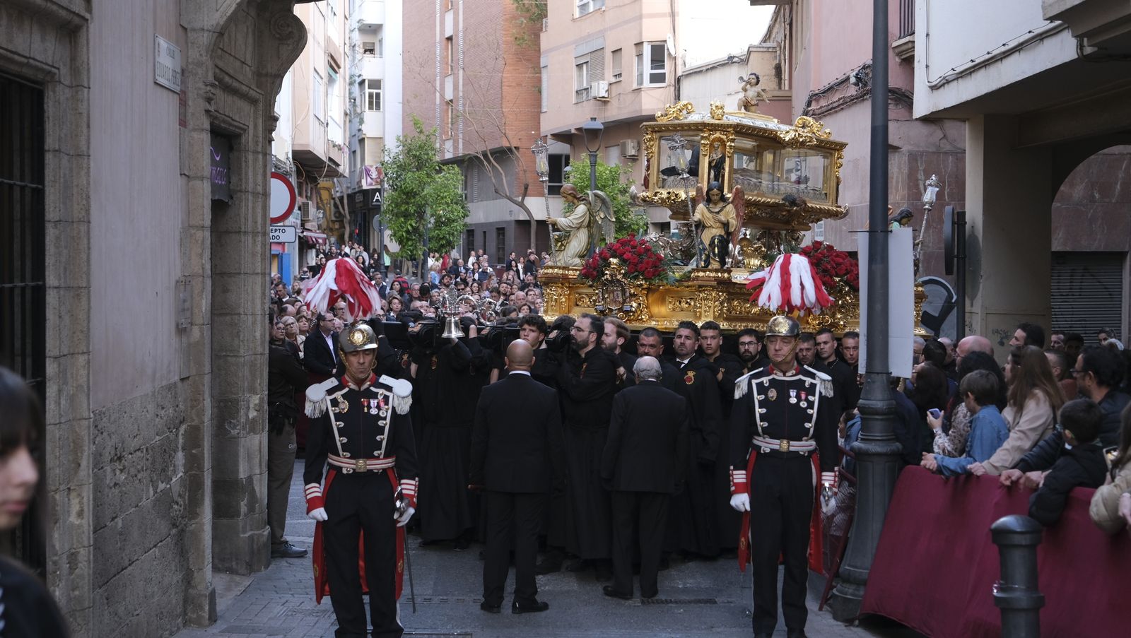 Procesión del Santo Entierro en Almería, en imágenes