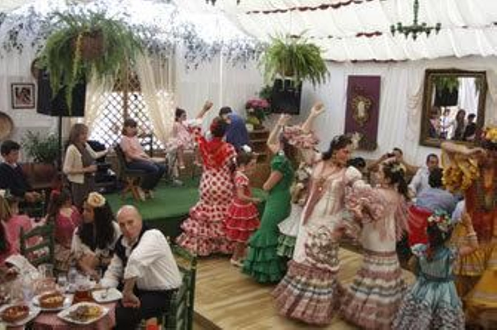 Un patio interior muy luminoso es uno de los principales atractivos de la caseta El Continental. /Andrés Mora