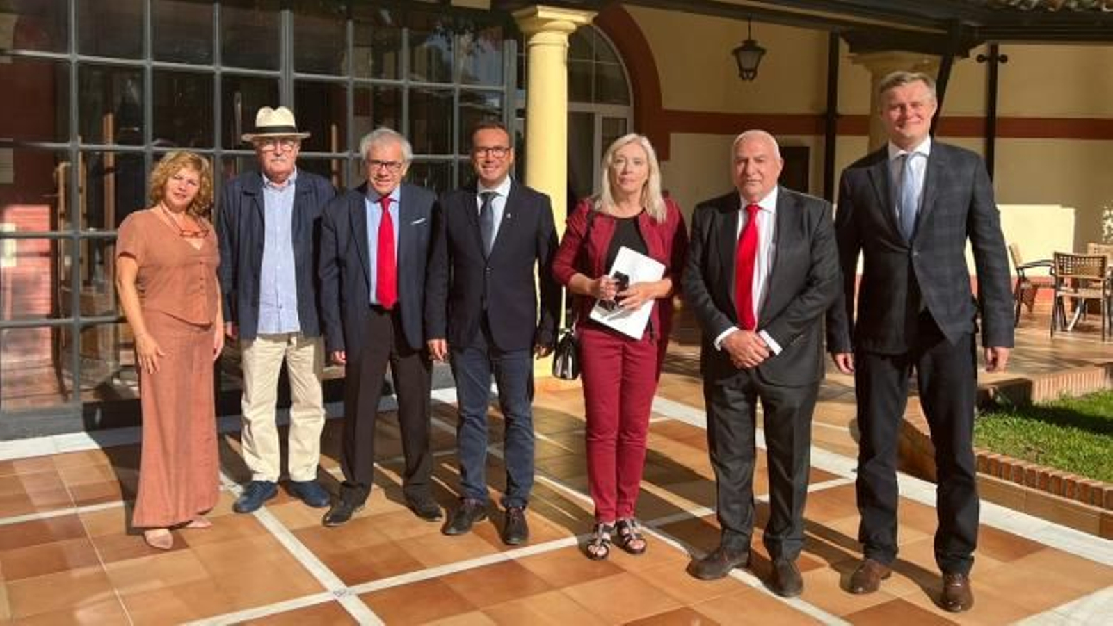 Representantes de Andalucía Bay, junto a Iveta Radicova.