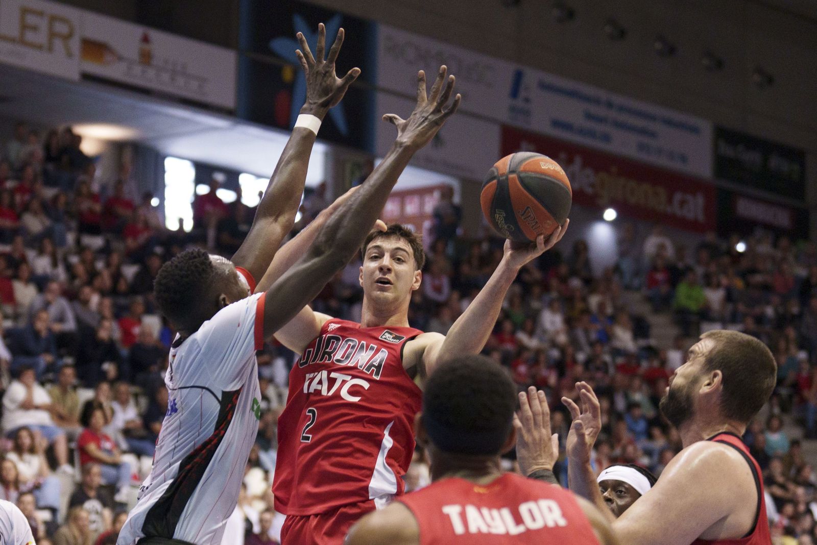 Las mejores imágenes del Basquet Manresa-Covirán Granada