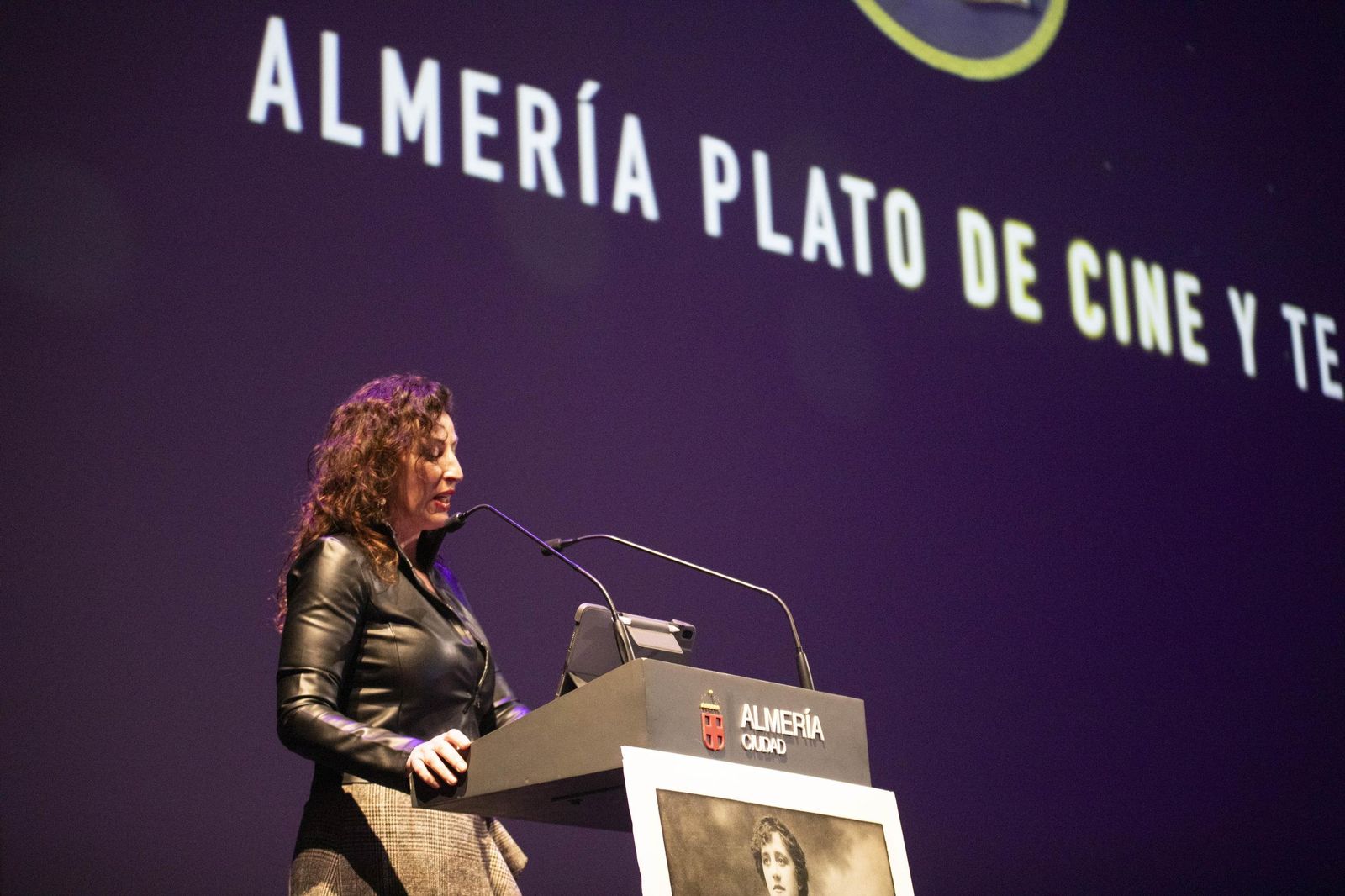 El estreno en Almería del largometraje documental "Concha Robles", en imágenes