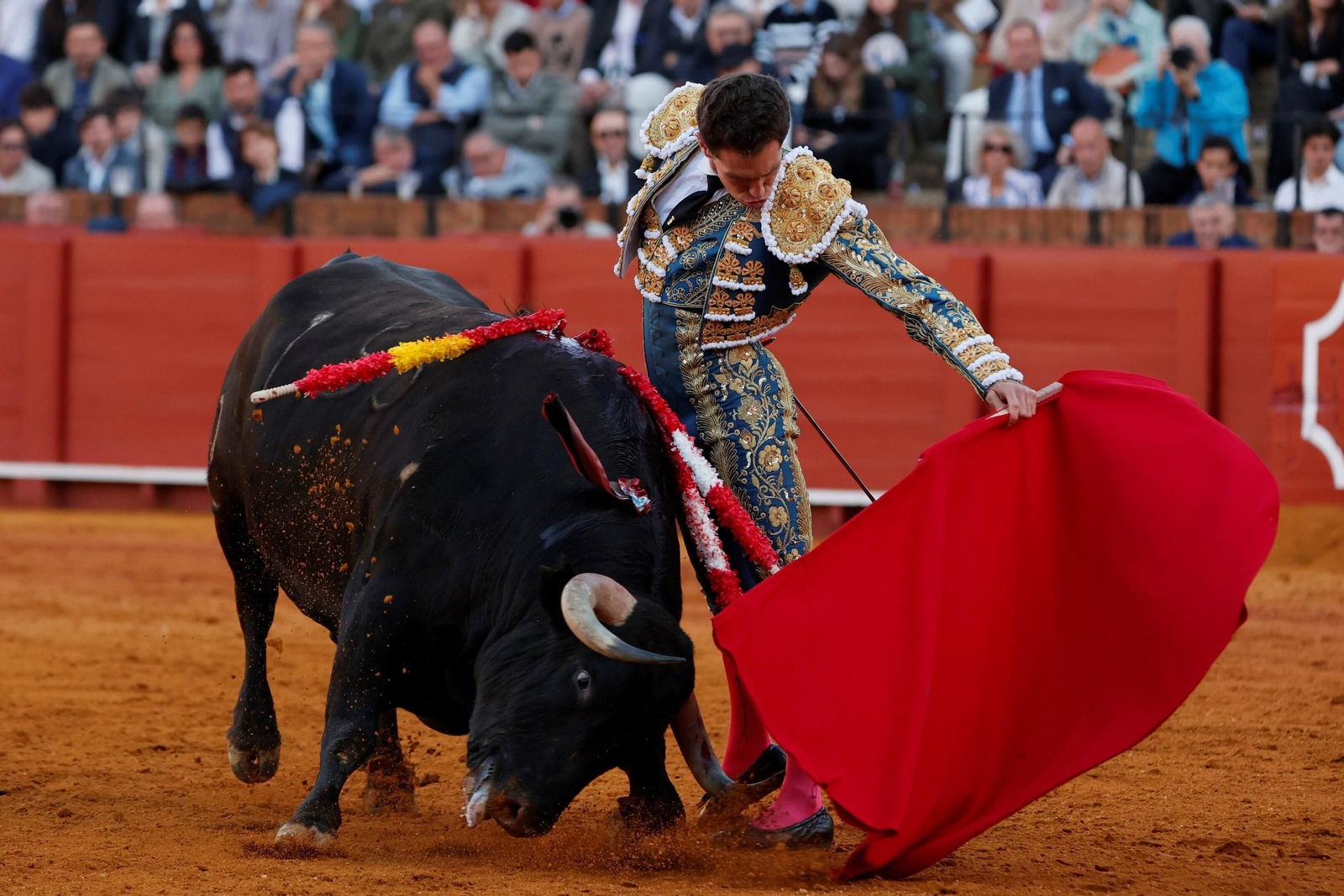 Las fotos de la corrida de David Galván, El Fandi y Ginés Marín en la Maestranza
