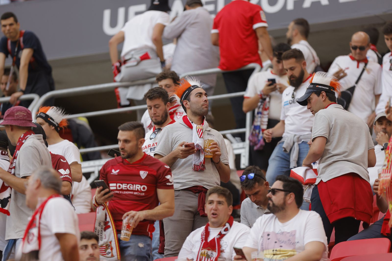 Búscate en las fotos del Sevilla-Roma