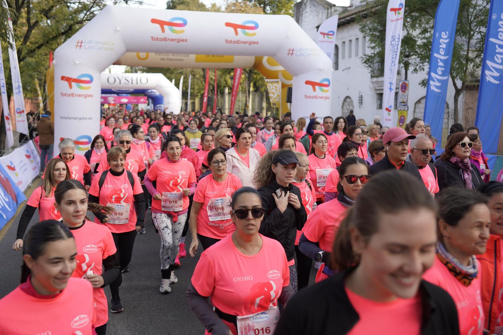 Búscate en las fotos de la Carrera de la Mujer de Sevilla