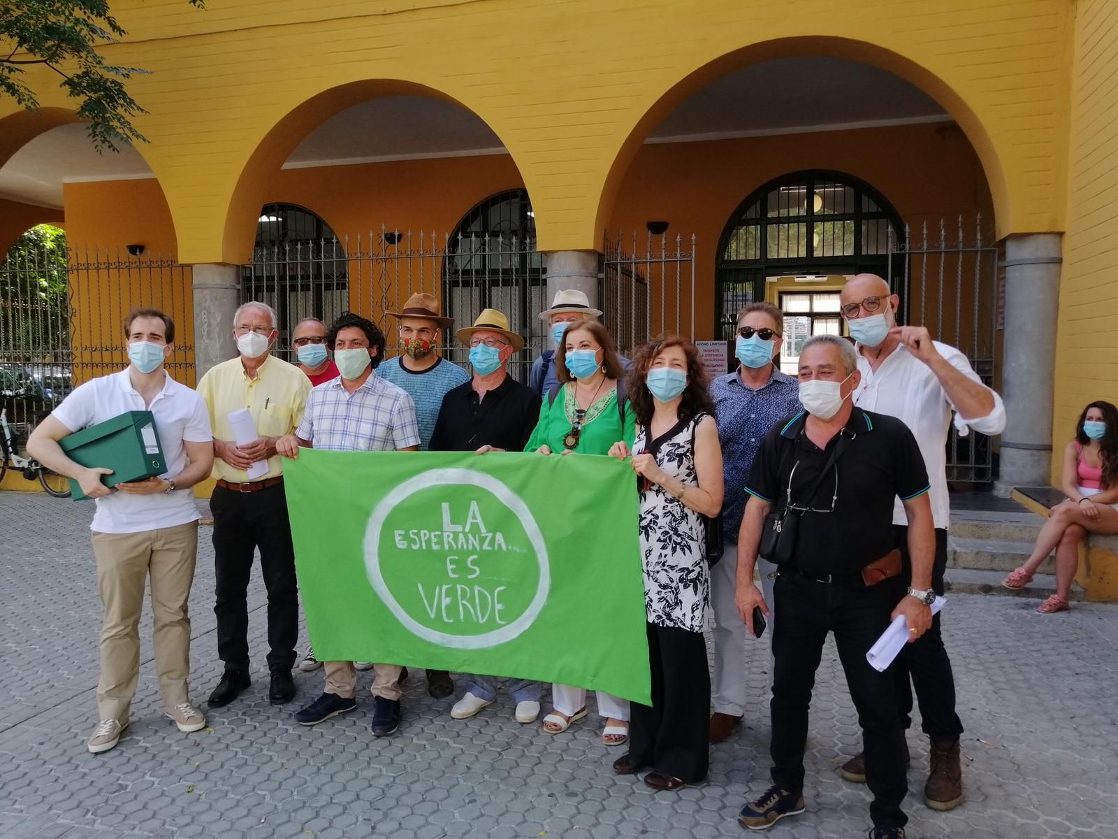 La decena de entidades que han presentado alegaciones contra el tranvía en el registro municipal.