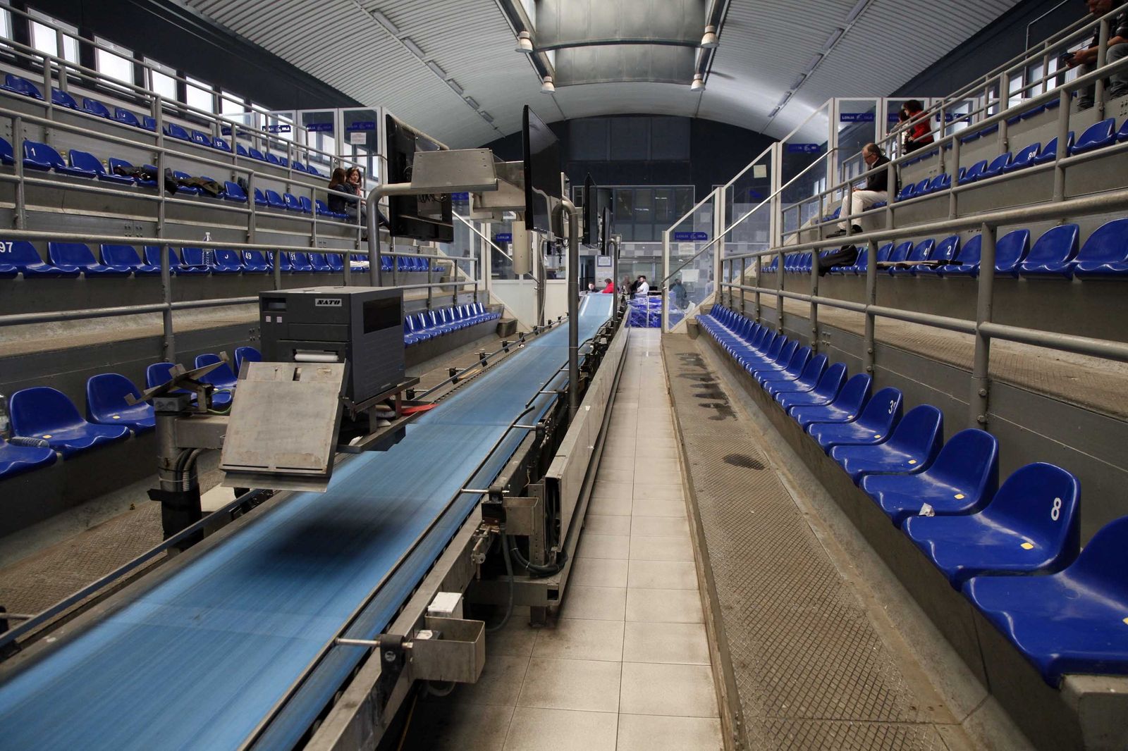 La sala de las subastas vacía por la inactividad a causa del paro de los trabajadores.