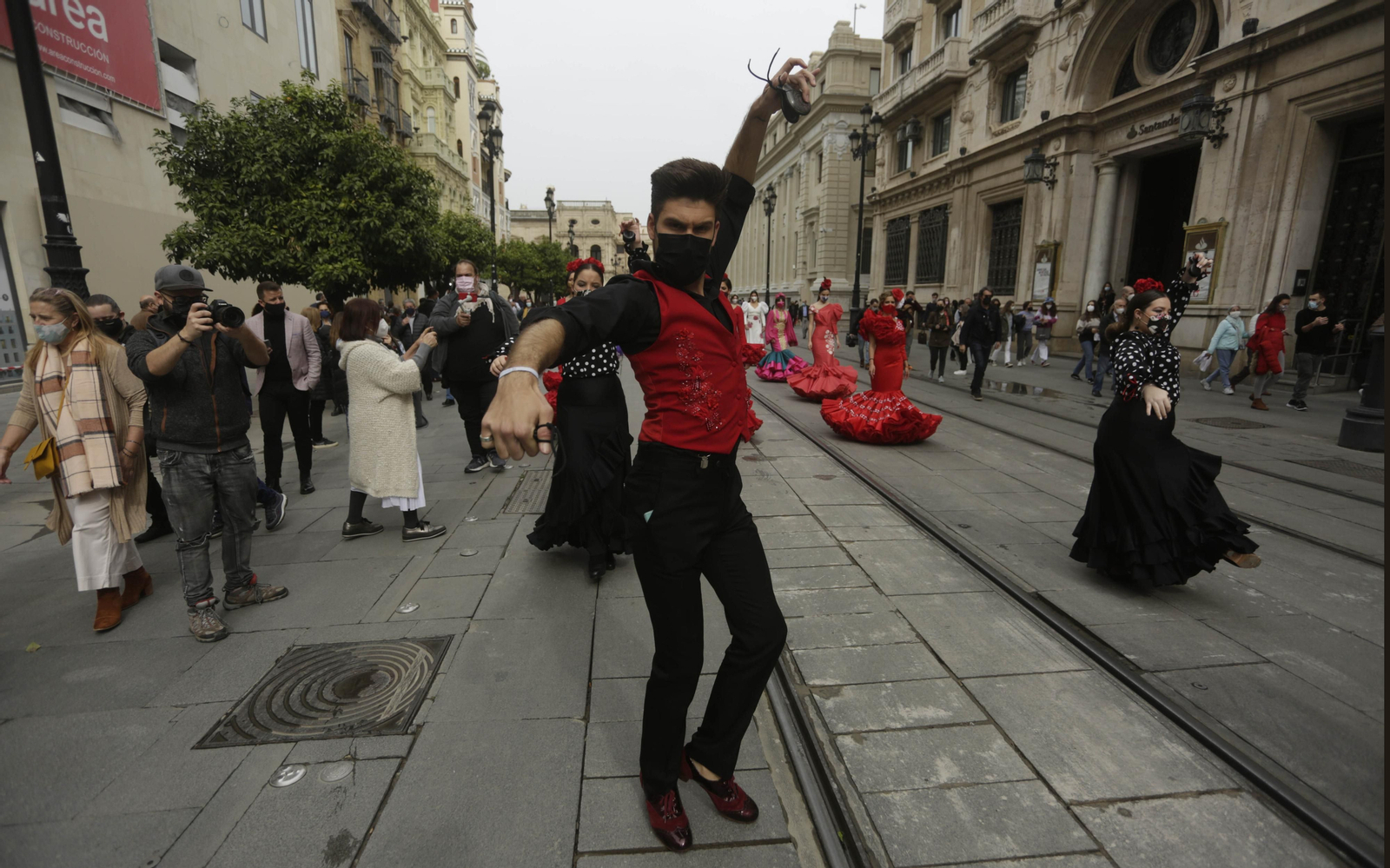 Las imágenes de la manifestación del sector de la moda flamenca