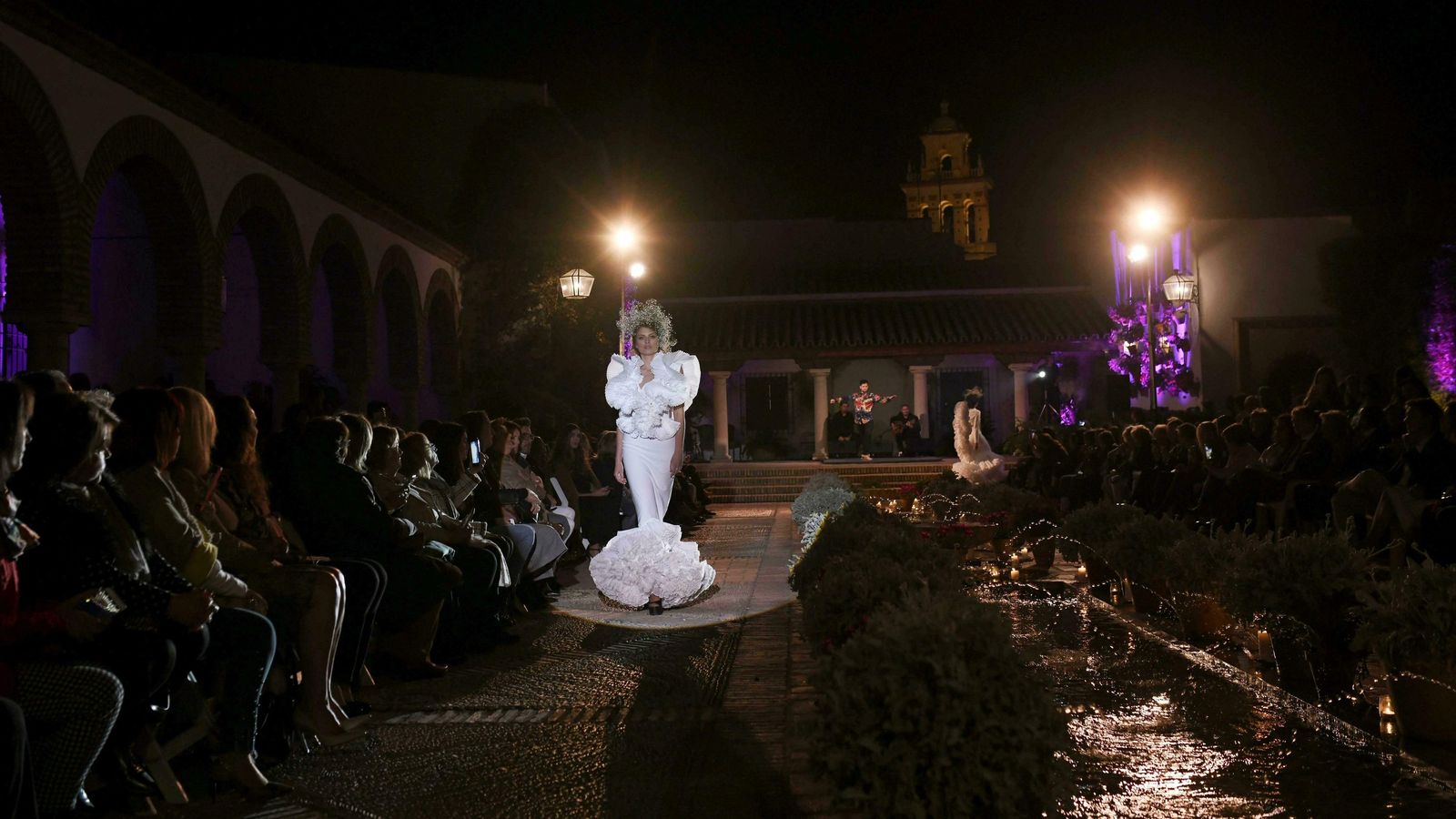 Desfile de Juana Martín en Viana.