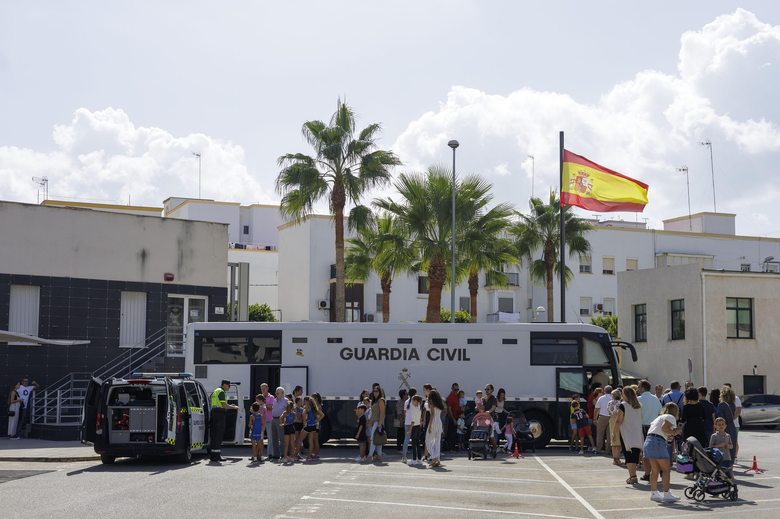 Todas las imágenes de la Jornada de Puertas Abiertas en la Guardia Civil de Cádiz