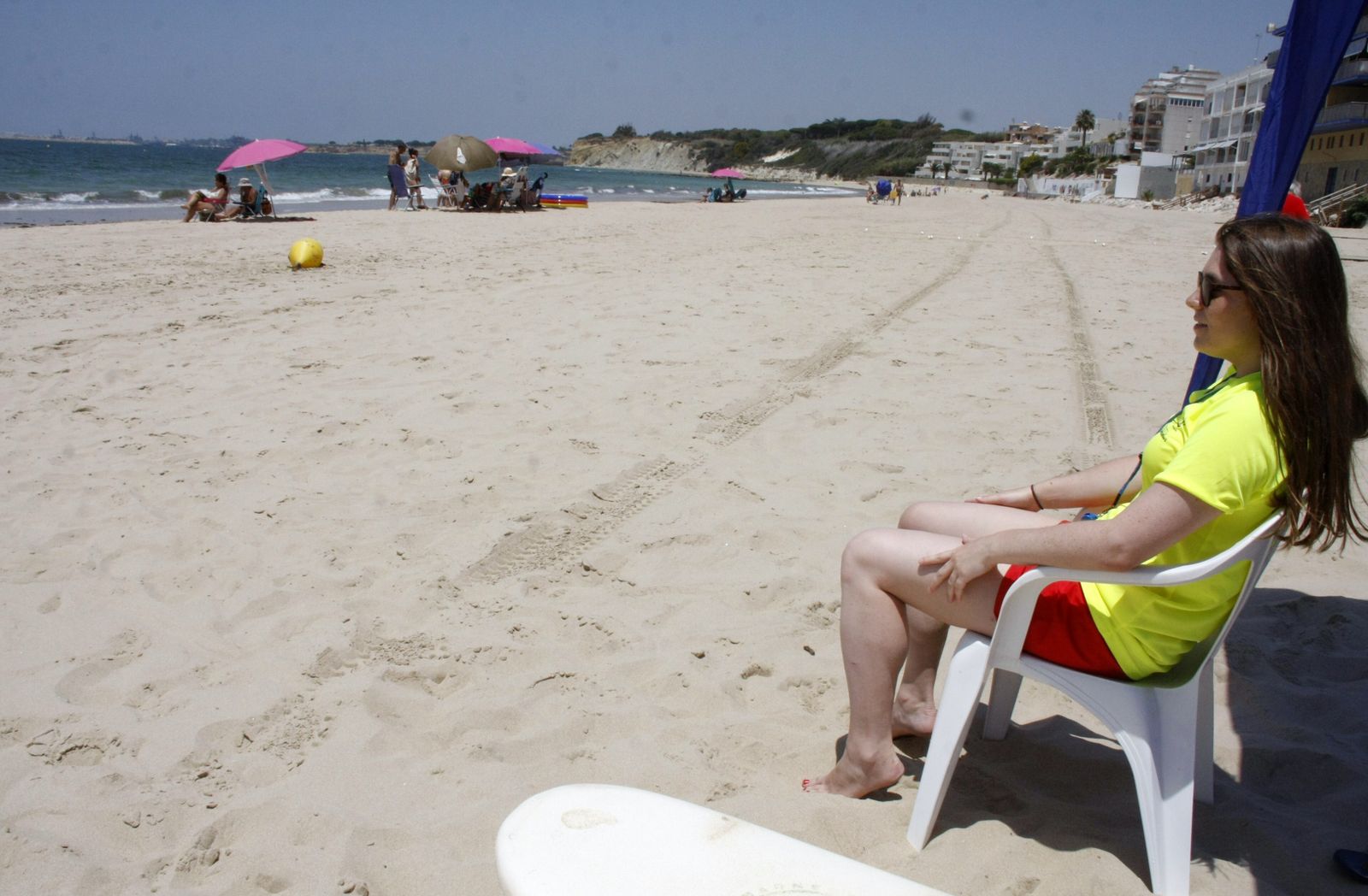 Una socorrista, el verano pasado en una de las playas de El Puerto.