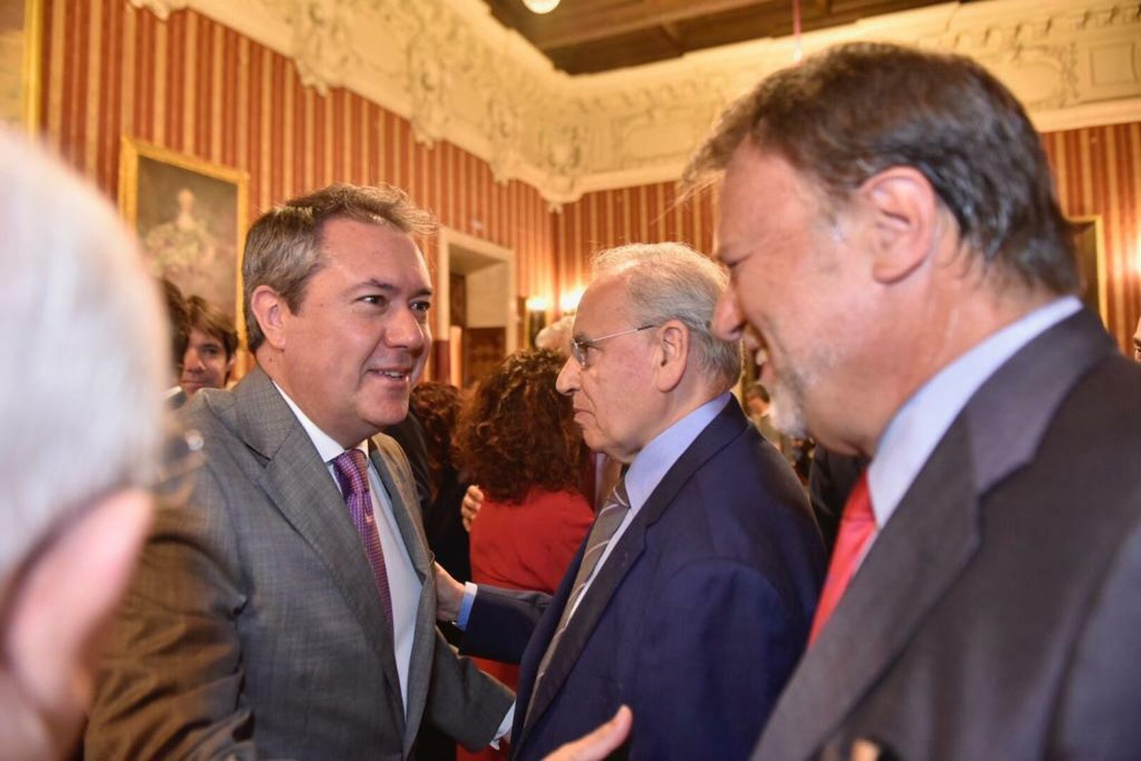 Las imágenes del pleno de investidura de Juan Espadas como alcalde de Sevilla