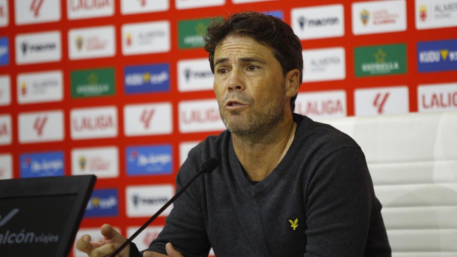 El técnico rojiblanco, en la rueda de prensa posterior al duelo ante el Cádiz.