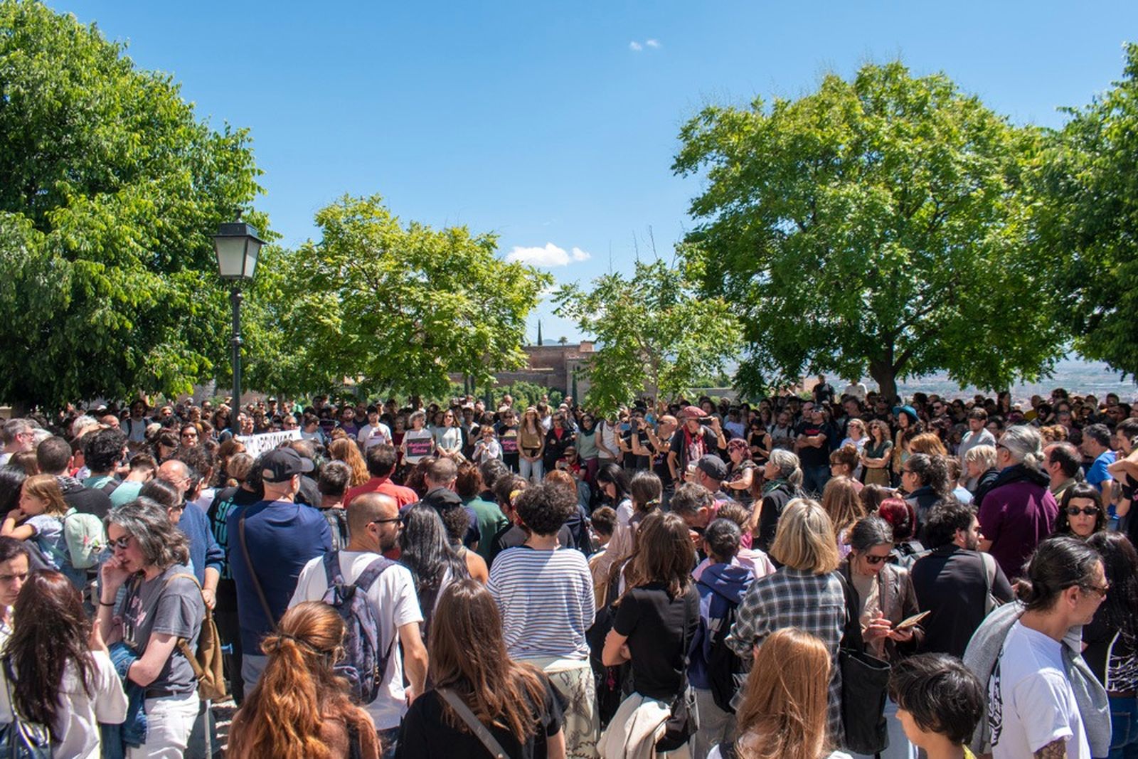Indignación en Granada: las imágenes de la protesta tras la paliza ...