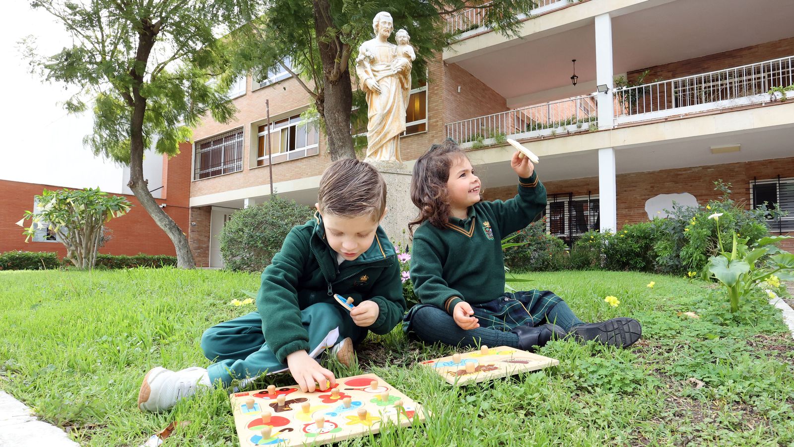 Este centro busca que sus alumnos encuentren maneras de ser feliz, vivir feliz y hacer felices a los demás.