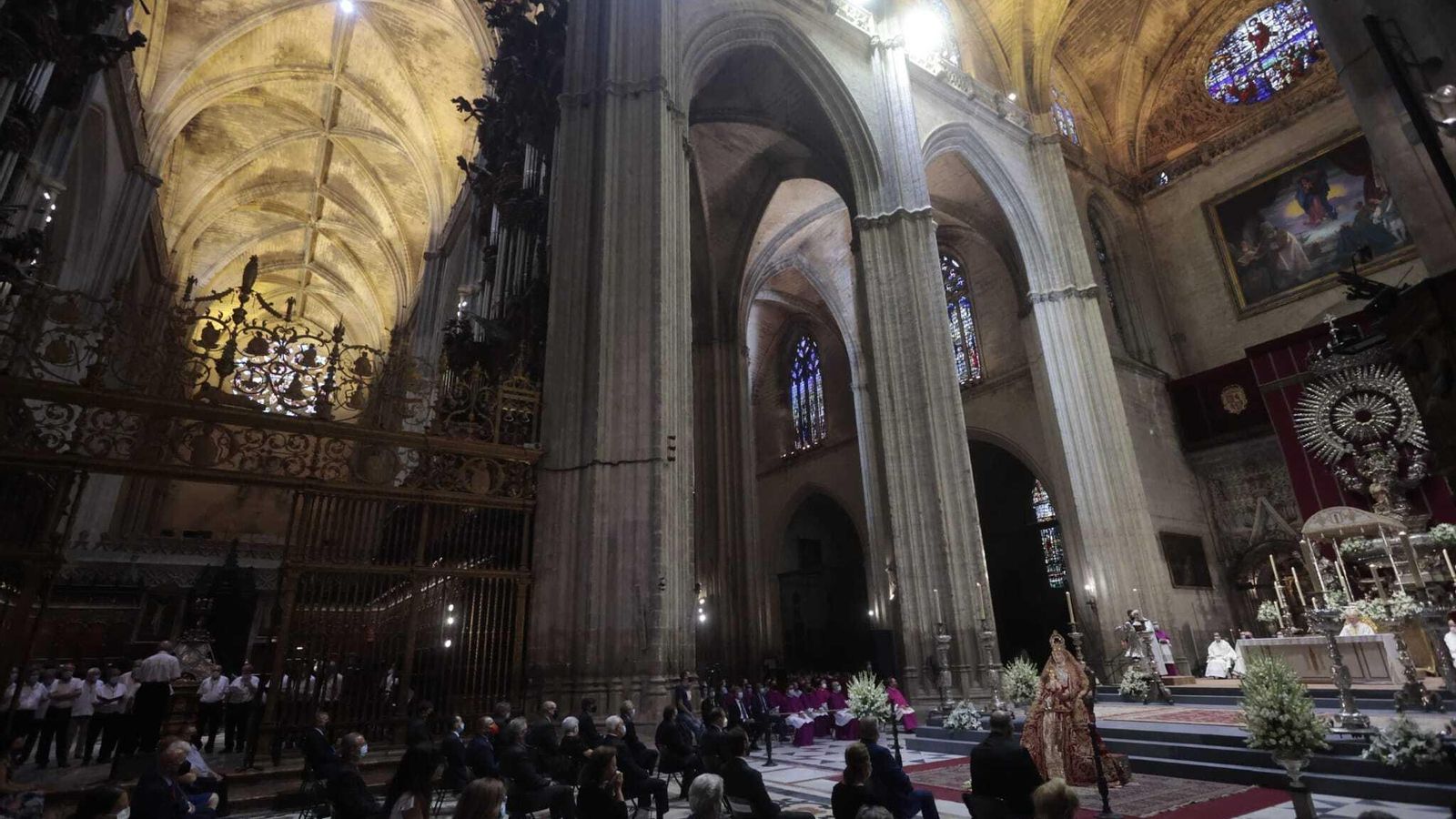 La misa pontifical de la festividad de la Asunción en la Catedral de Sevilla.