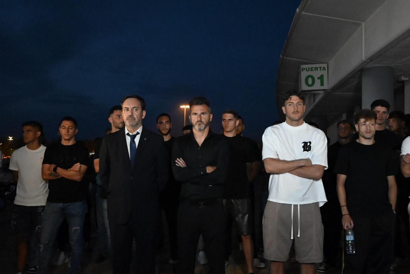 El homenaje del Córdoba CF a Álvaro Prieto a las puertas de El Arcángel, en imágenes