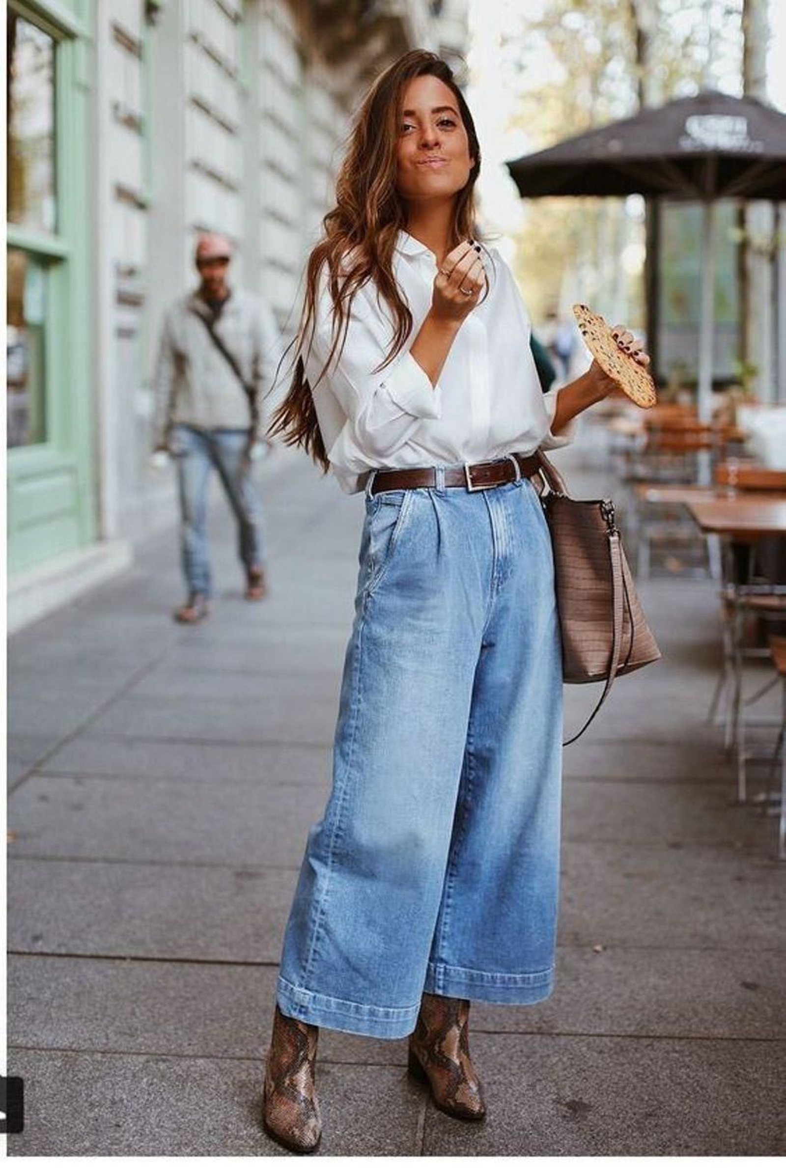 Presume también de zapatos con unos vaqueros 'culottes'. Presume también de zapatos con unos vaqueros 'culottes'.
