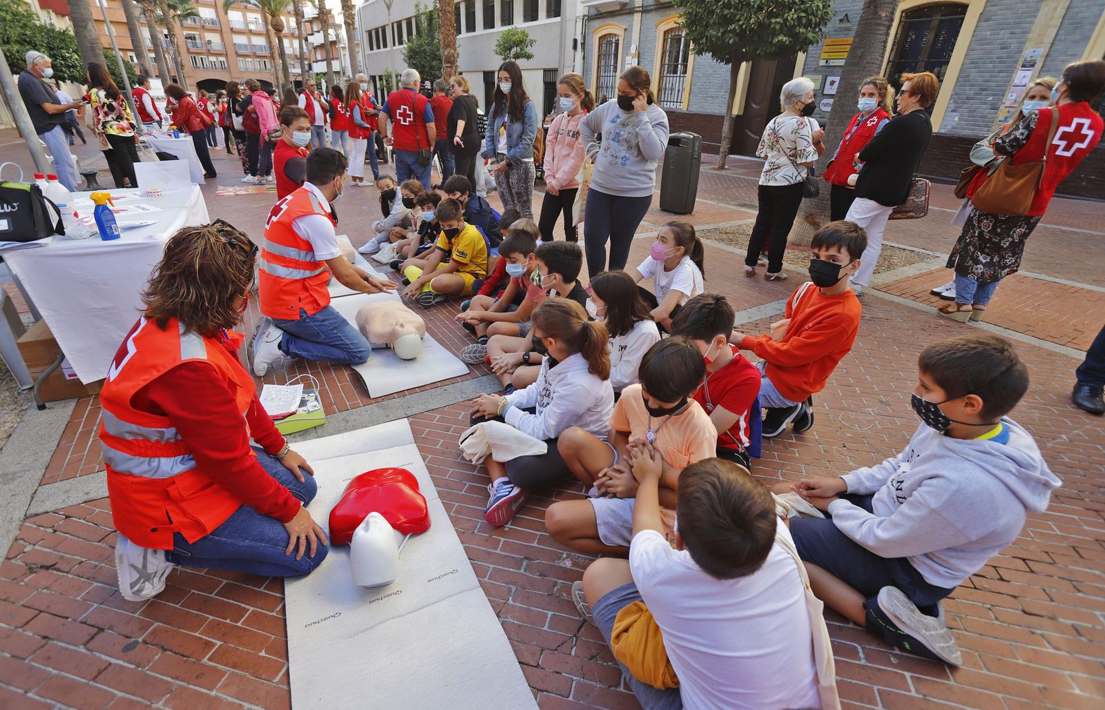 Imágenes del Día de la Banderita de Cruz Roja en Huelva