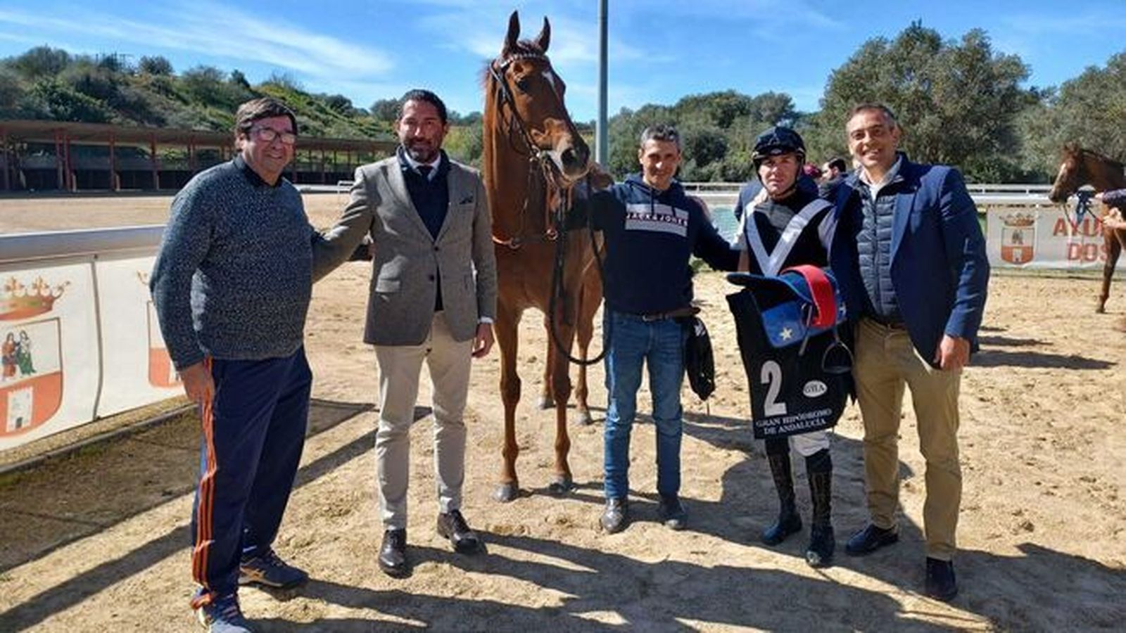 Celebración del triunfo de ‘White Bay’ en el Gran Premio de Andalucía.