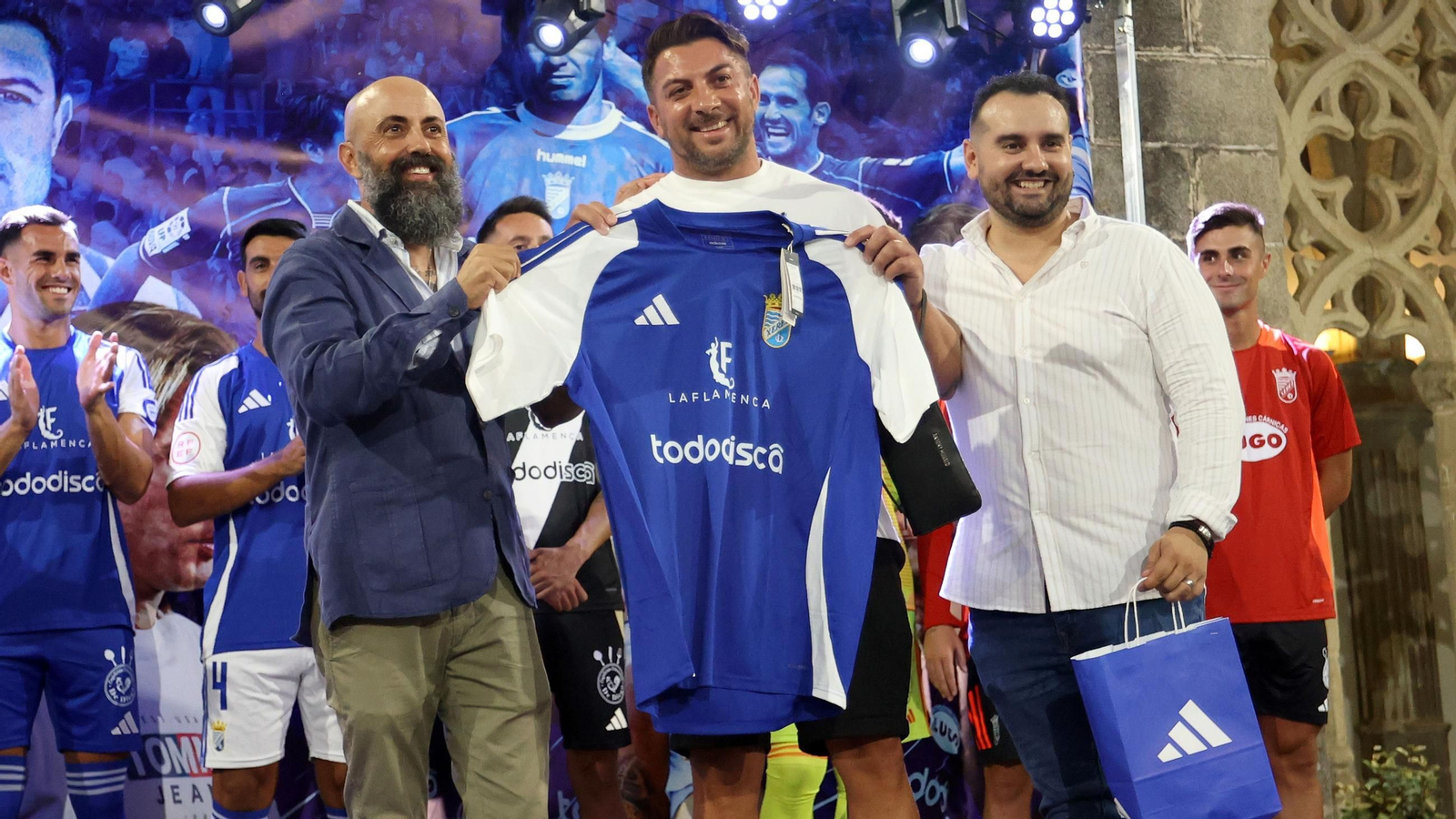 Imágenes de la presentación de las camisetas del Xerez CD