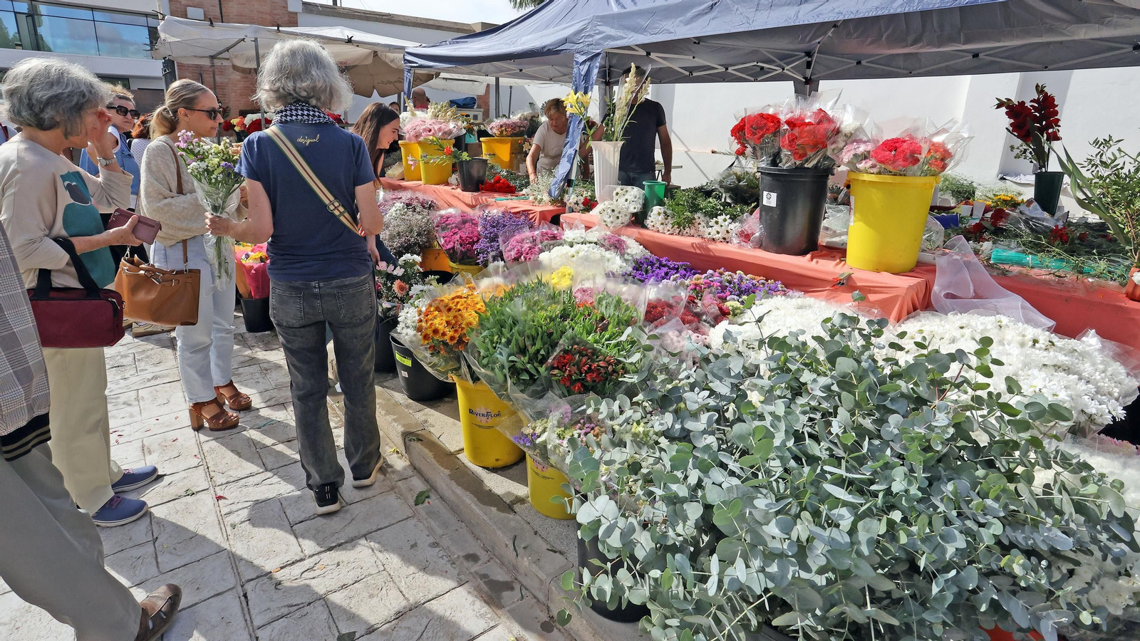 Día de Todos los Santos en el cementerio de Jerez