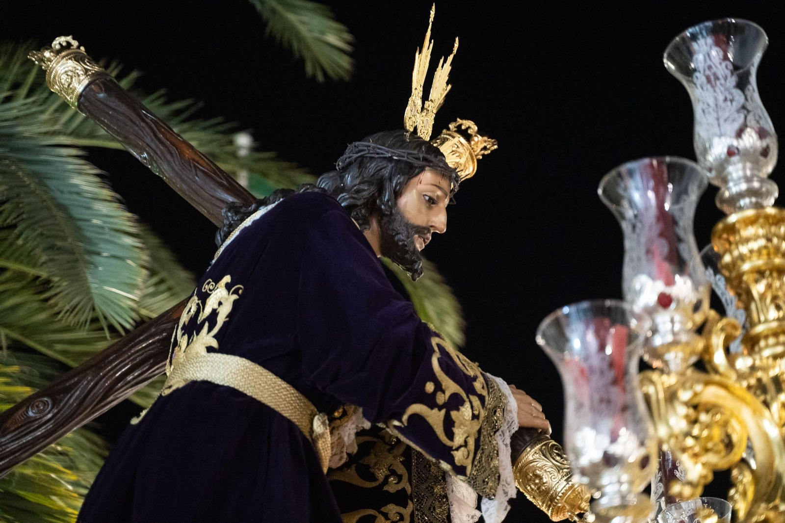 El Nazareno el Jueves Santo en Benalmádena Pueblo, en imágenes