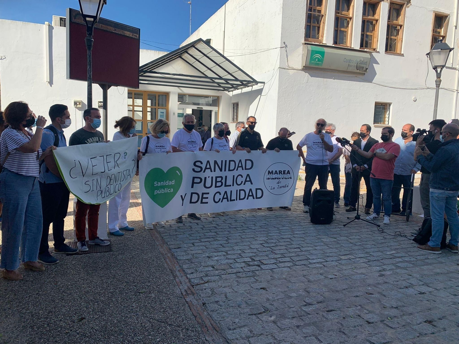 Imagen de la última movilización de la Marea Blanca de la Janda donde reclamaban que las consultas se quedasen en el casco urbano de la localidad.