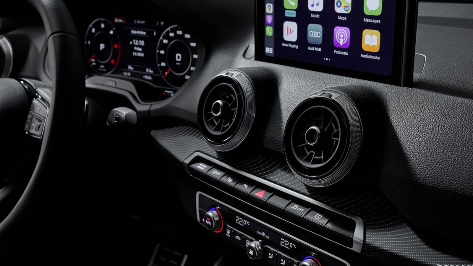 La configuración más elevada del entorno del conductor contempla la instrumentación digital y la pantalla central con navegador  y sistema de infoentretenimiento en pantalla de 8,3".