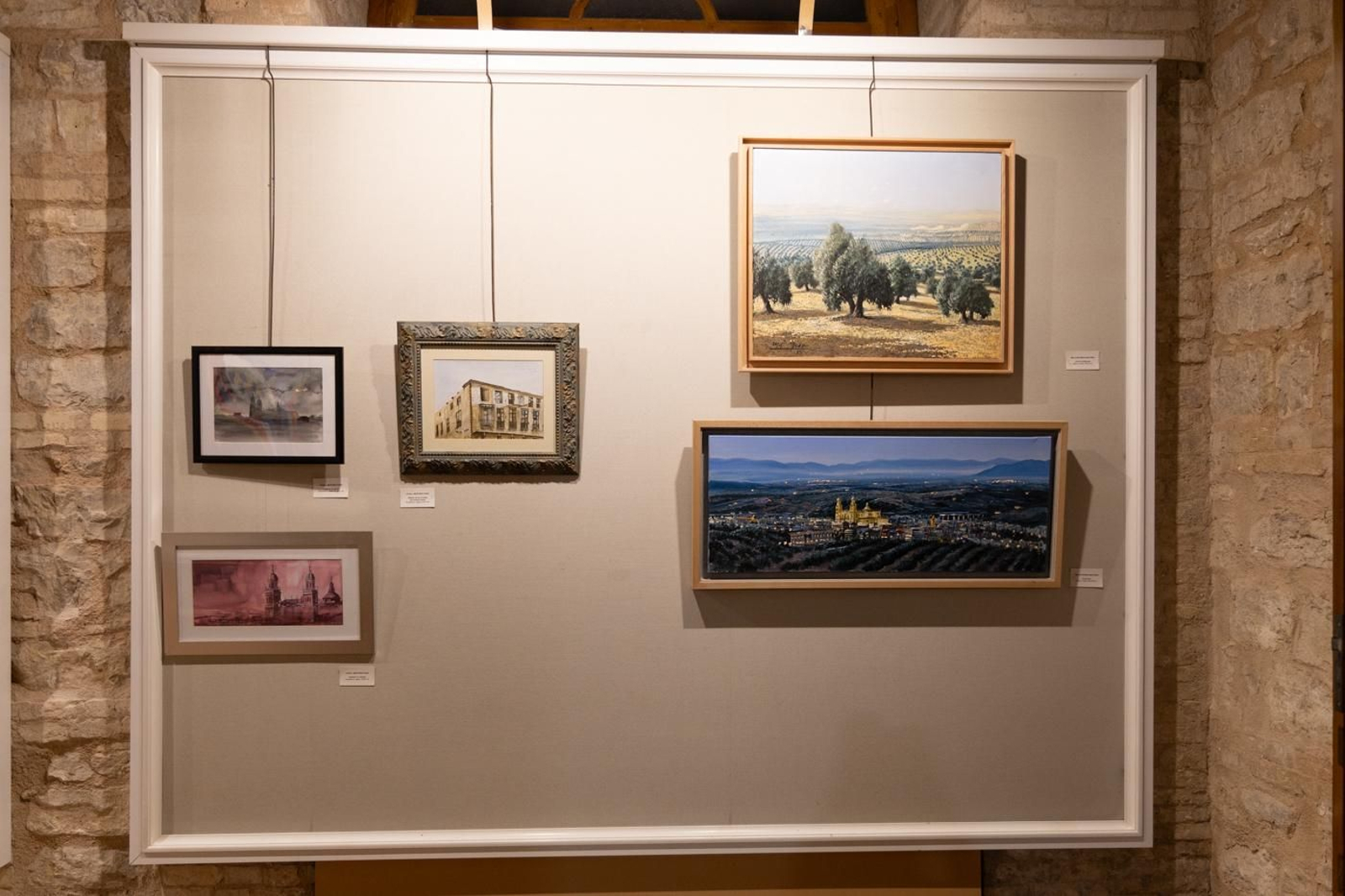 La exposición cuenta con obras de grandes firmas de artistas jienenses.