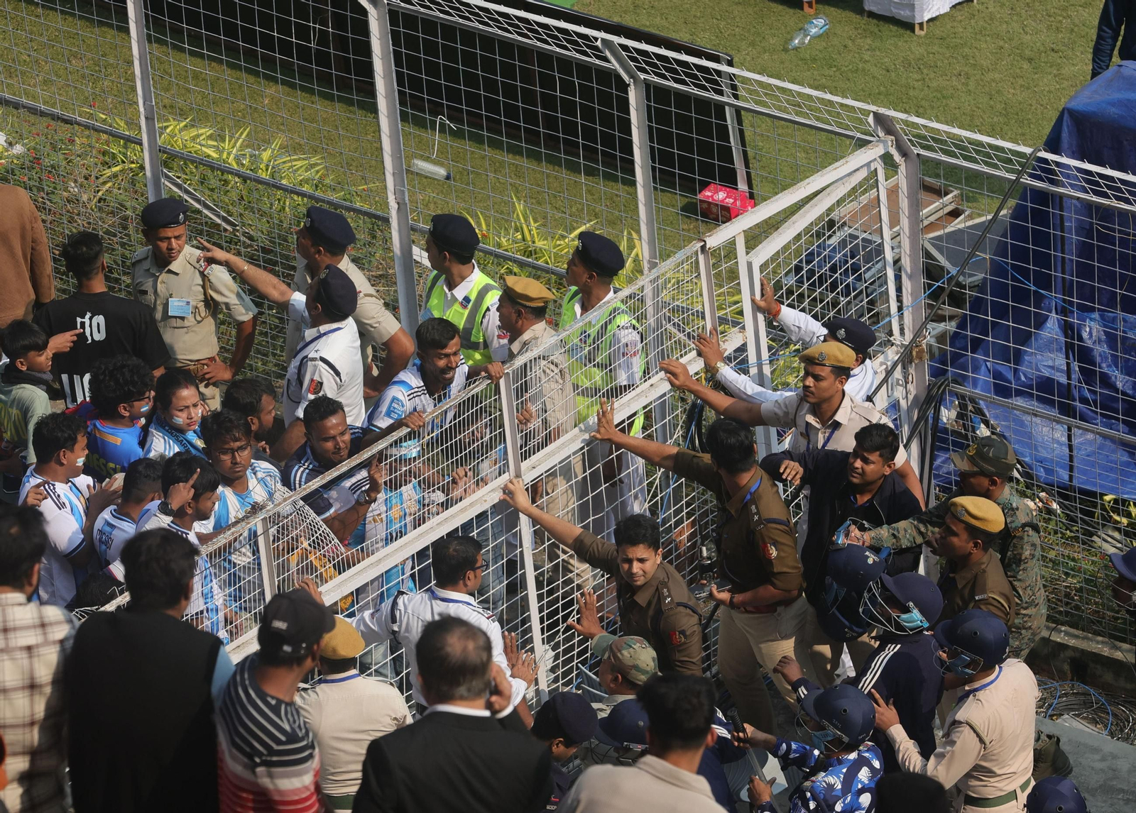 Las fotos de los disturbios por una visita de Leo Messi a Calcuta