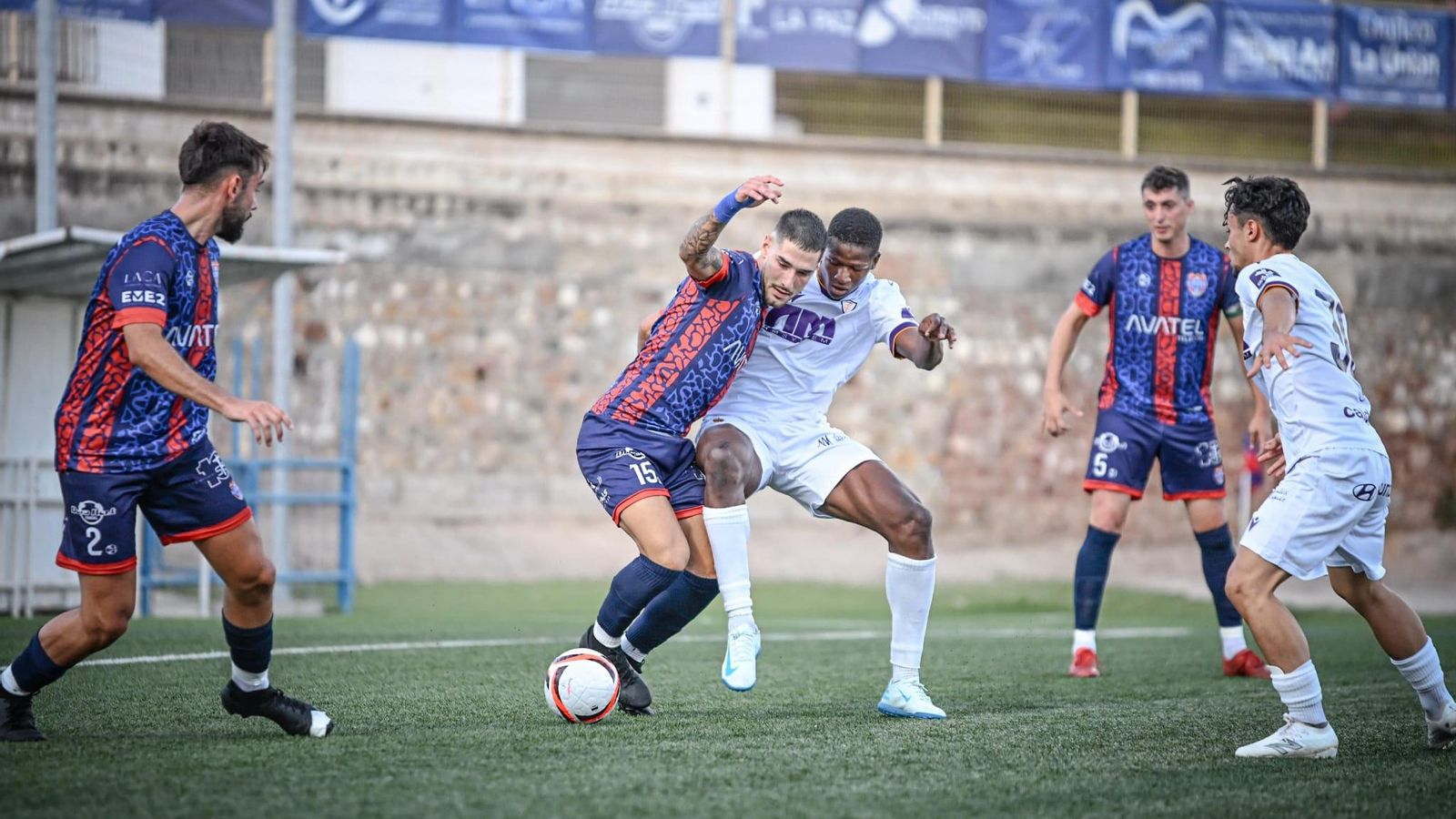 Zeidy, en una disputa con la zaga iliturgitana.